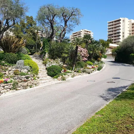 Appartement Studio Avec Piscine Partagee Et Wifi A A 3 Km De La Plage Antibes